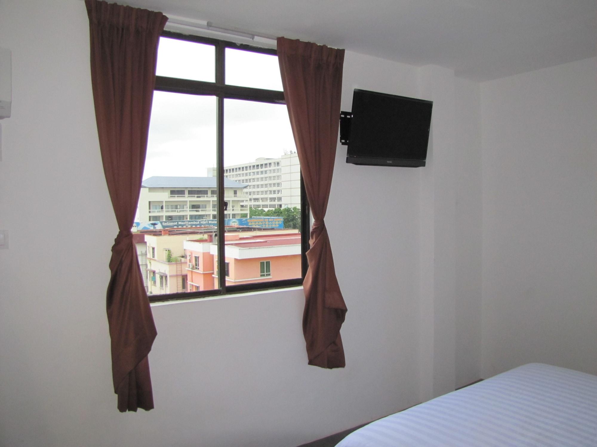 Park Hotel Kota Kinabalu Bagian luar foto