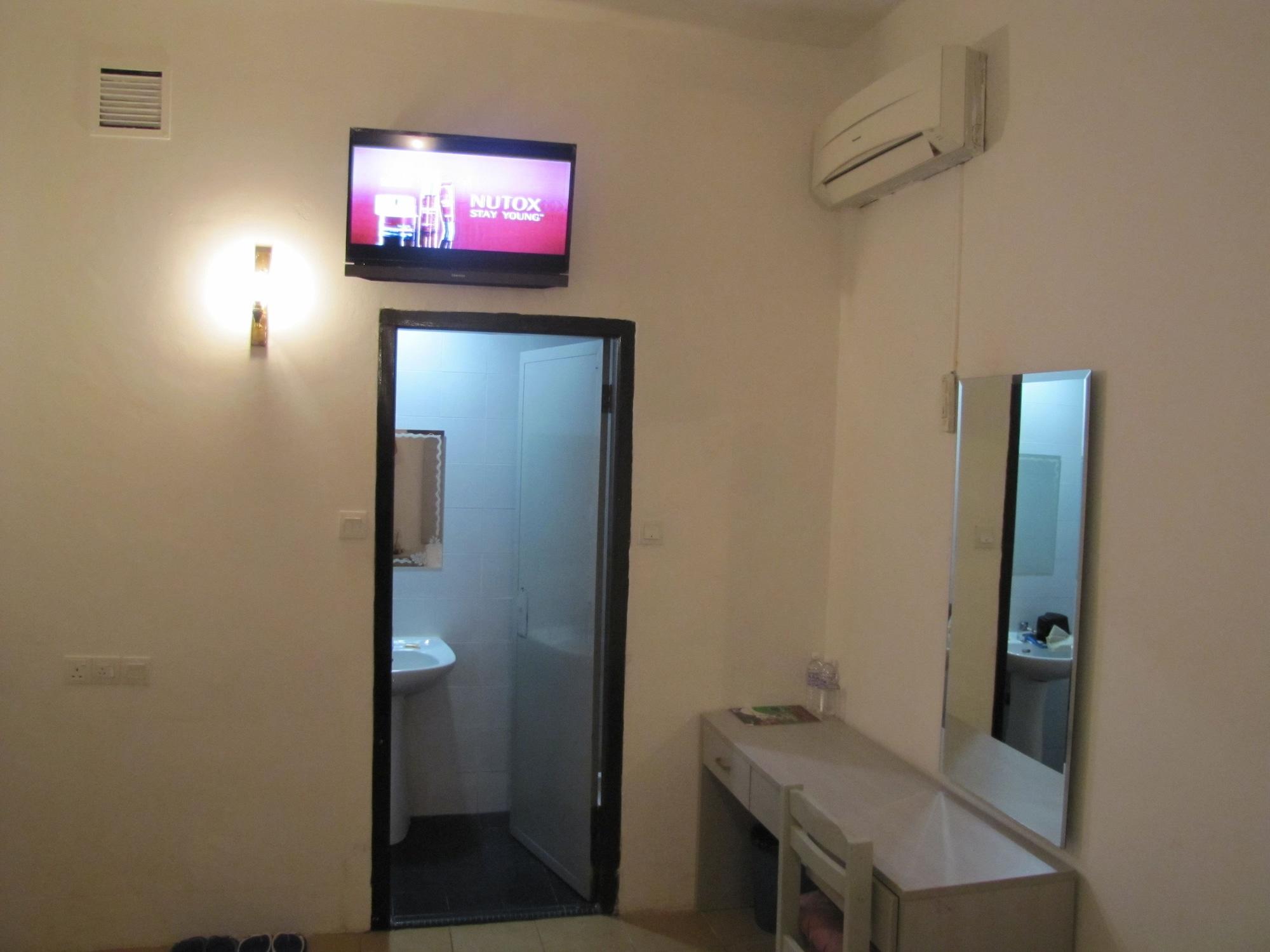 Park Hotel Kota Kinabalu Bagian luar foto