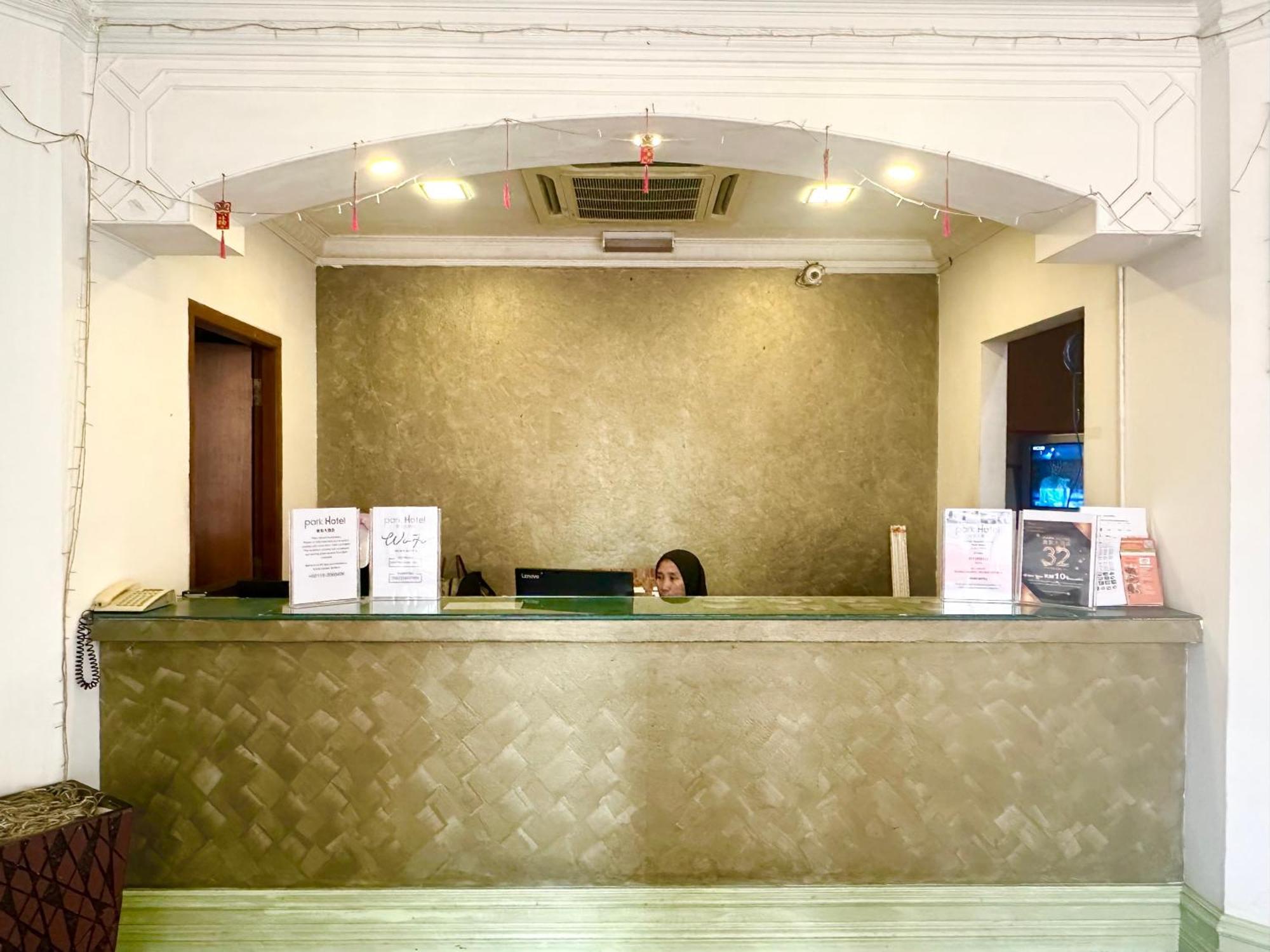 Park Hotel Kota Kinabalu Bagian luar foto