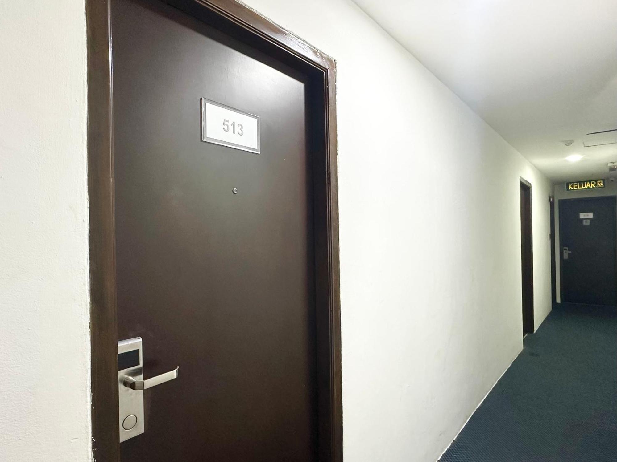 Park Hotel Kota Kinabalu Bagian luar foto