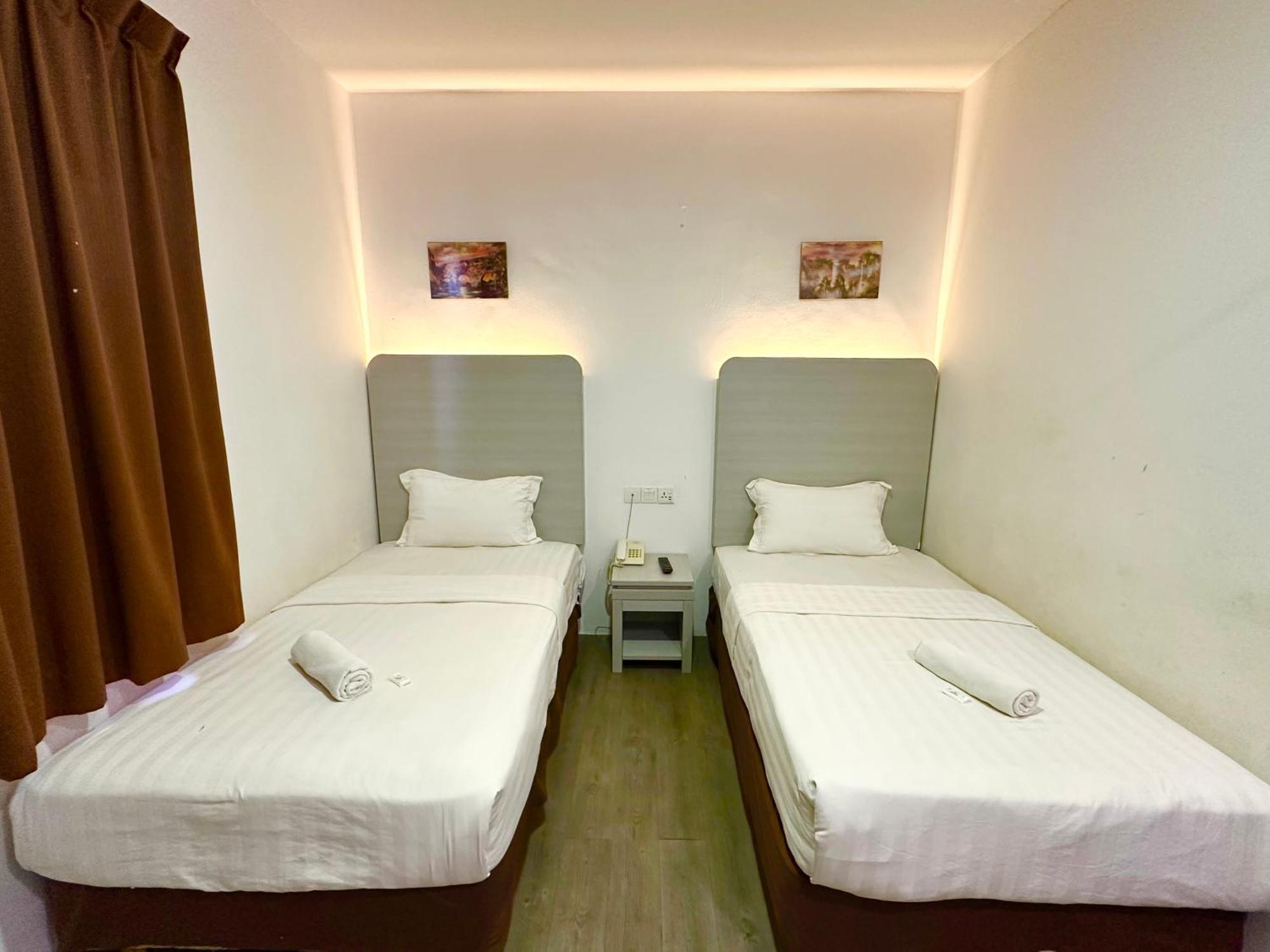 Park Hotel Kota Kinabalu Bagian luar foto