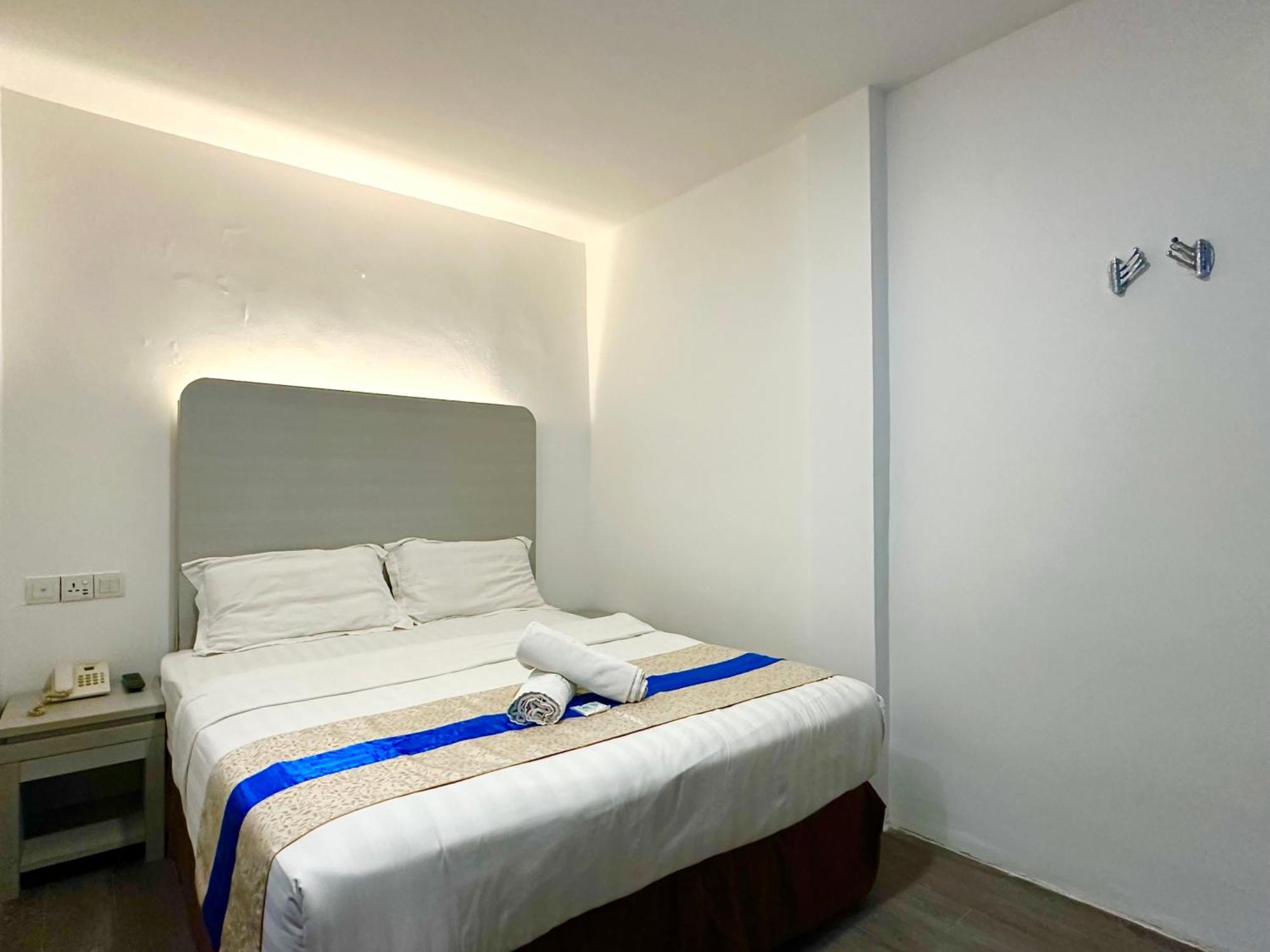 Park Hotel Kota Kinabalu Bagian luar foto