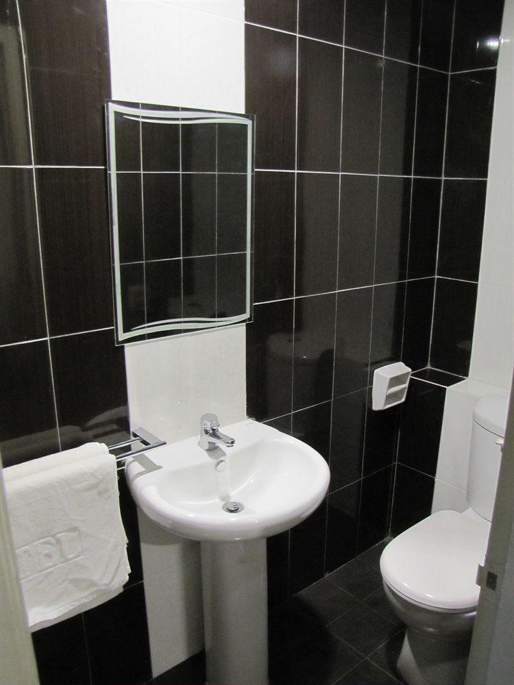 Park Hotel Kota Kinabalu Bagian luar foto